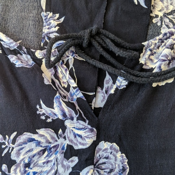 3/$20 Tigerlily Navy Floral Cut Out Back Dress - Picture 2 of 8